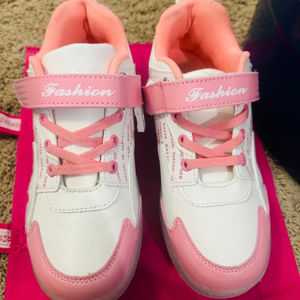 Kids skate /Shoes - Pink and White